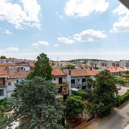Amoroso 200m From Sea Daire Poreč