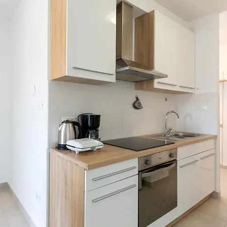Amoroso 200m From Sea Apartman