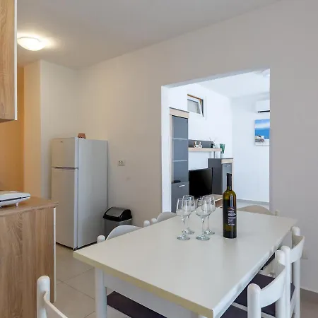 Amoroso 200m From Sea Apartment *