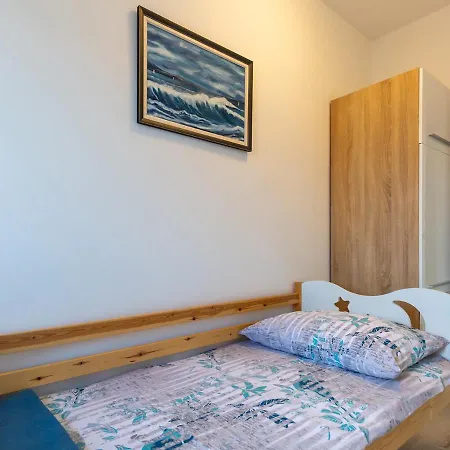 Amoroso 200m From Sea Apartment Porec