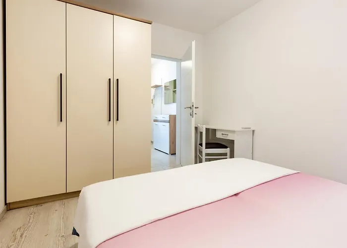 Amoroso 200m From Sea Poreč