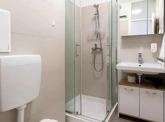 Апартаменти Amoroso 200m From Sea Пореч